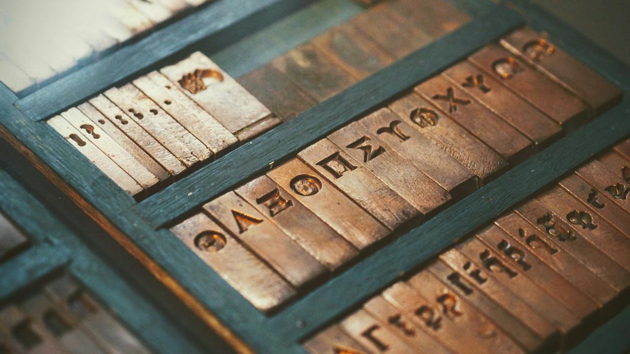 Modern Text Features in R